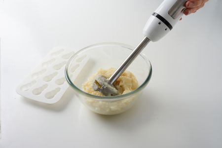 Cauliflower and parsnip combined with a blender.