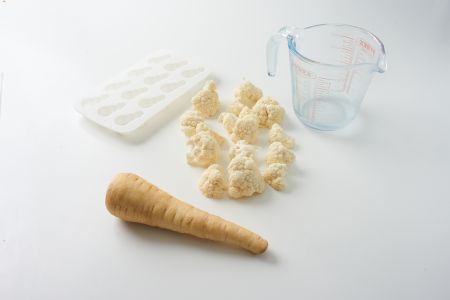 Ingredients for chilly snowman bites